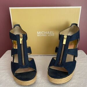 Michael Kors Wedge size 10M canvas upper